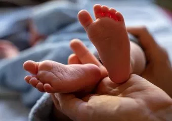 Ez a sors vár a kis Viktorra, akit a kórház bejáratánál hagytak - a pék is megszólalt, aki megtalálta