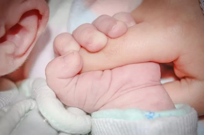Nyolc embrióval a hasában született egy baba