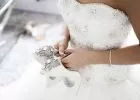 Fehér ruhában jelent meg az anyós az esküvőn - a menyasszony nagyon dühös lett rá