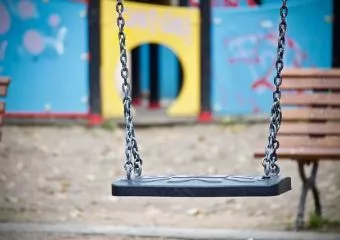 Belehalt a hatéves kislány, hogy rázuhant egy mászóka Csányon - nem csitul a helyiek felháborodása