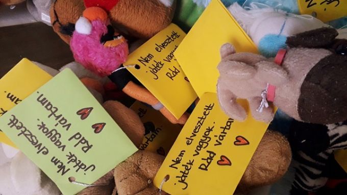Kik azok a plüssterjesztők? Egymillióan Zsombiért Kik azok a plüssterjesztők? Egymillióan Zsombiért
