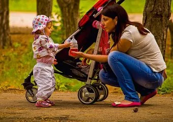 Elvitte nyaralni a szülők tudta nélkül a kétéves gyereket a bébiszitter