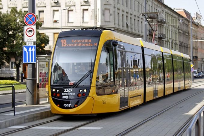 Áprilisban ingyen utazhatnak az alsós diákok a BKK járatain Áprilisban ingyen utazhatnak az alsós diákok a BKK járatain