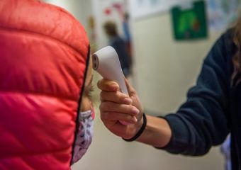 Várjuk, de nem bármilyen áron - pedagógusok, szülők és diákok az iskolanyitásról