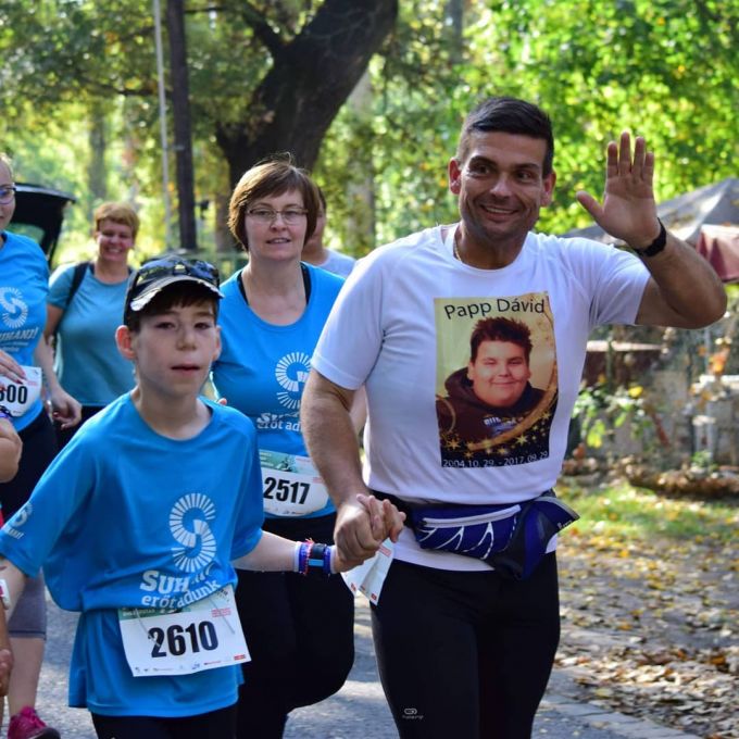 ”Az emlékéért futom a maratonokat, esténként pedig mesét is olvasok neki” - Egy édesapa megrendítő története ”Az emlékéért futom a maratonokat, esténként pedig mesét is olvasok neki” - Egy édesapa megrendítő története