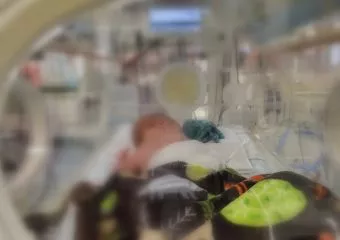 Újszülött kisfiút hagytak a székesfehérvári babamentő inkubátorban