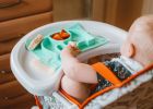 Így segítsd kisbabád, hogy megtanuljon önállóan enni!