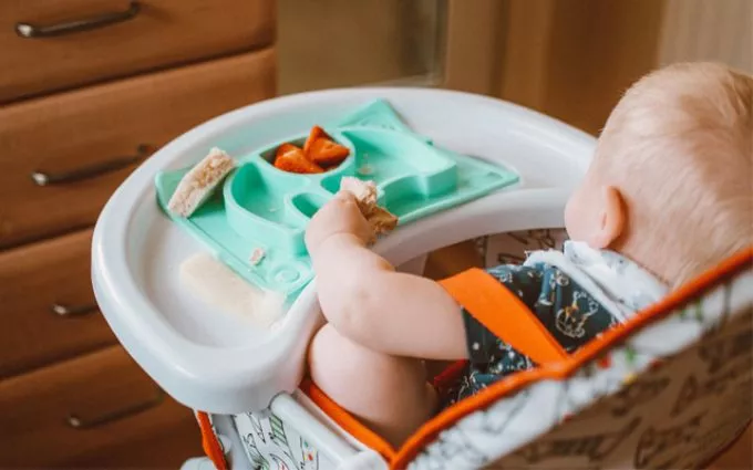 Így segítsd kisbabád, hogy megtanuljon önállóan enni!
