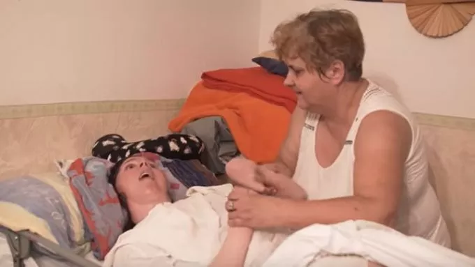 9 év után ébredt fel a kómából Katalin, édesanyja 100 millió forintra perli a kórházat