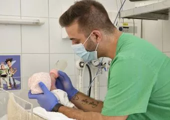 Ez a sors vár Madarász Pannára, akit a Heim Pál Gyermekkórház inkubátorában hagytak