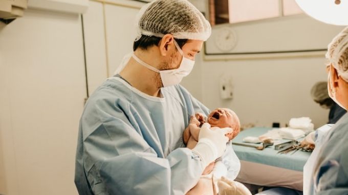 Édesapja mentette meg a kislány életét egyetlen jó döntéssel Édesapja mentette meg a kislány életét egyetlen jó döntéssel