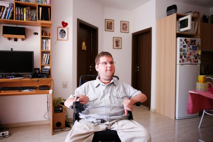 "Nem meggyógyulni szeretnék, nem is tudnék már!" - Egy izomsorvadásban szenvedő férfi megrendítő vallomása "Nem meggyógyulni szeretnék, nem is tudnék már!" - Egy izomsorvadásban szenvedő férfi megrendítő vallomása