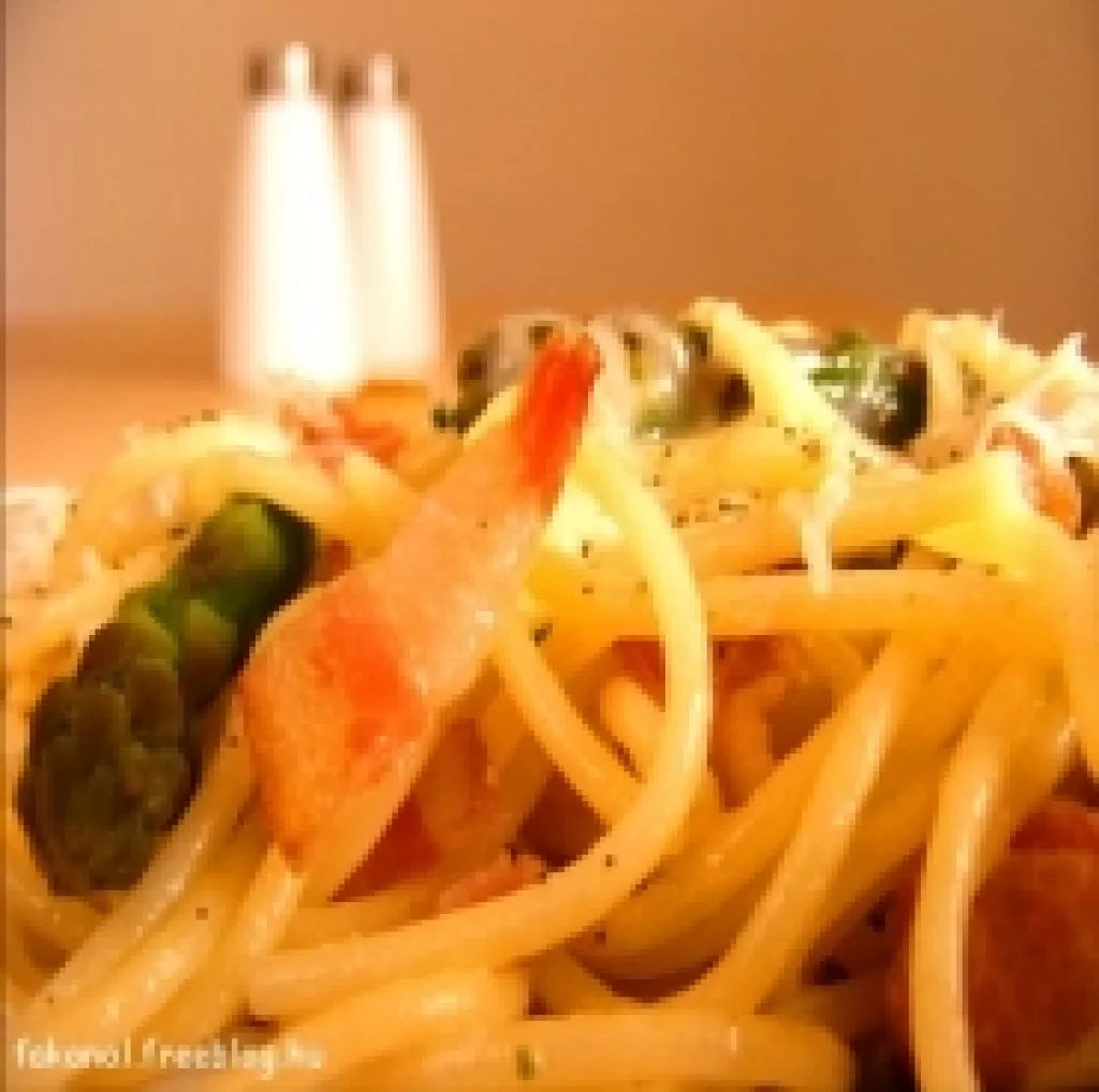 Spárgás-sonkás spagetti