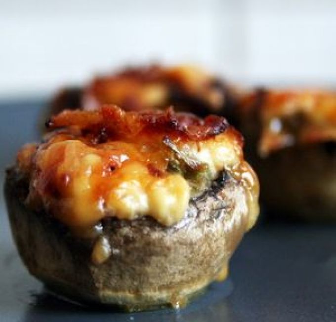 Baconos - zöldfűszeres juhtúróval töltött gomba Baconos - zöldfűszeres juhtúróval töltött gomba