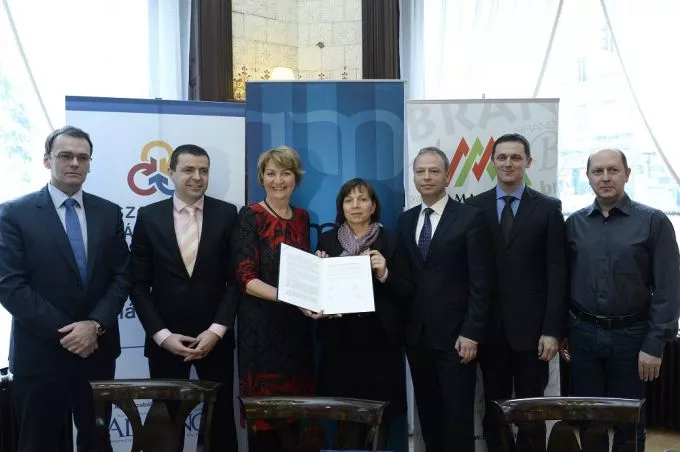 Újabb négy élelmiszeripari cég nem reklámoz gyerekeknek Újabb négy élelmiszeripari cég nem reklámoz gyerekeknek