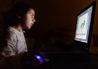 Így tarthatod távol gyermeked az internet veszélyeitől