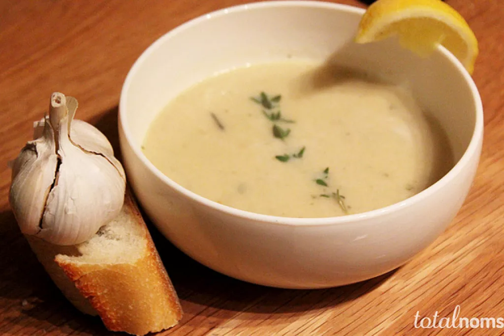 Fokhagyma krémleves cipóban - recept