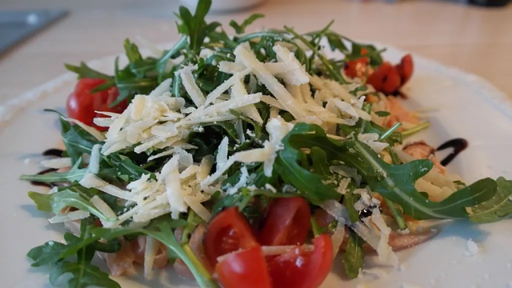 Rukkolás parmezános saláta - recept