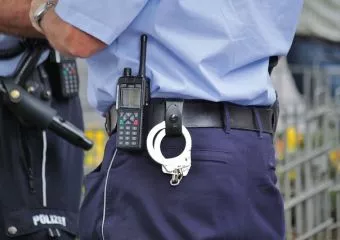 Gyerekek ellen elkövetett szexuális erőszak miatt keres a rendőrség egy fiatalembert