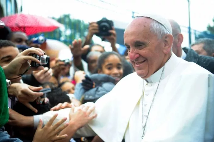 A nyilvános szoptatás mellett szólalt fel a pápa!