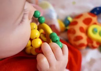Mit játsszunk két hónapos babánkkal?