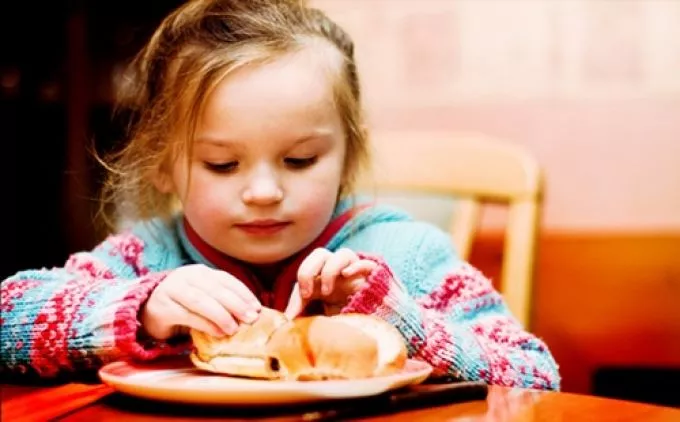 Ingyenes lesz az étkezés a kötelező óvodáztatásban résztvevő gyermekeknek