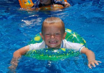 Apa vagy anya, mint úszómester - avagy hogyan tanuljon meg gyermekünk úszni?