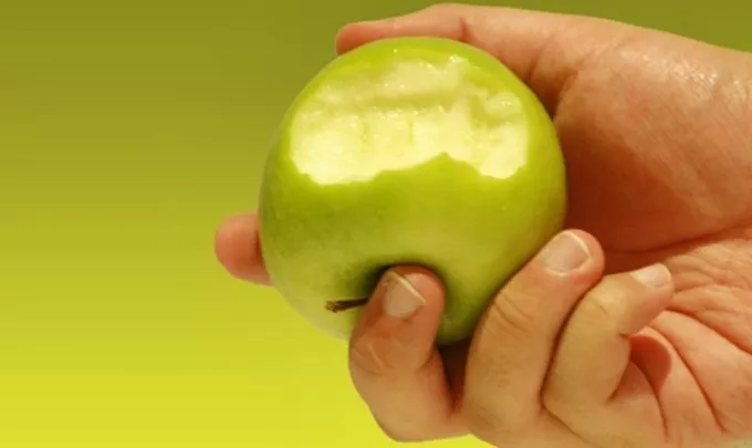 Miért ne együnk almát, ha allergiásak vagyunk a nyírfapollenre?