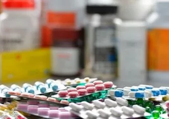 A homeopátiás szerek hatékonyságának a gyógyszerekével azonos elbírálását javasolja az MTA