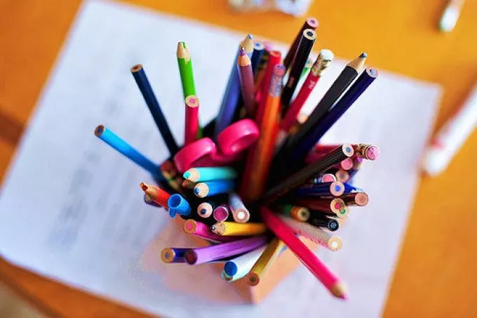A színek pszichológiai hatása: milyen színek segítik a gyerekek tanulását?