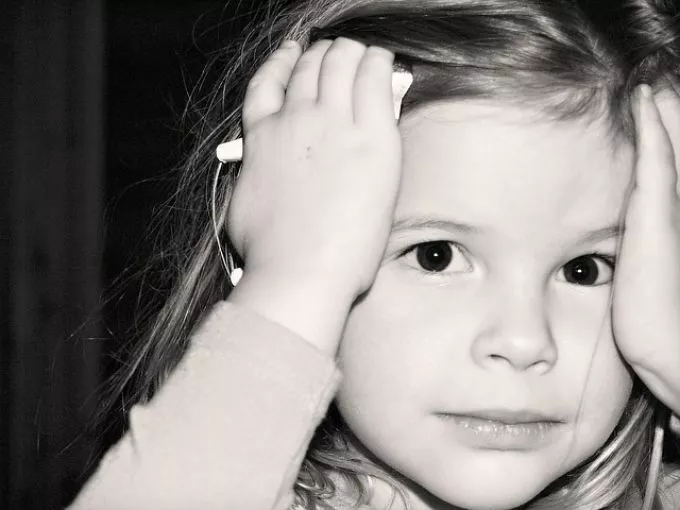 Mitől fájhat a kisiskolás gyermek feje? A részképesség-zavar is okozhat fejfájást