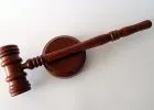 Éveken át molesztálta gyermekeit a ceglédi anya, apa és nagyapa