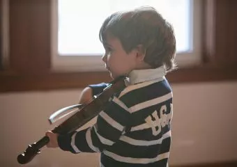 Az "agyfényesítő" zene - a zenetanulás hatása gyermekedre