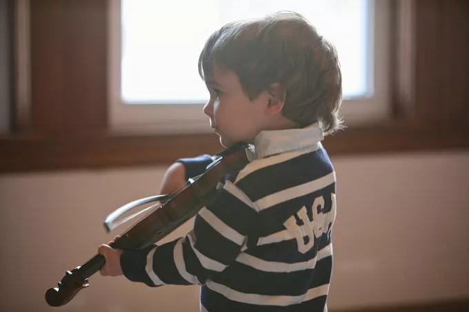 Az "agyfényesítő" zene - a zenetanulás hatása gyermekedre