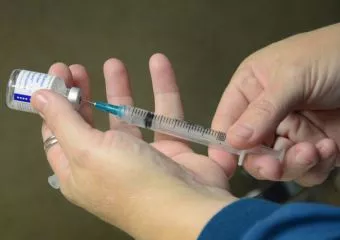 A koraszülötteknek sem ártanak a védőoltások