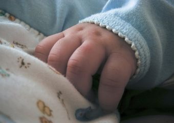 Agyhártyagyulladás gyanúja miatt vizsgálják egy kisgyermek halálát Borsodban