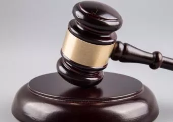 Bántalmazás miatt emeltek vádat egy makói gyermekfelügyelővel szemben
