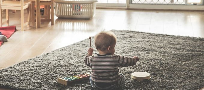 Ilyen bámulatos módon fejlesztik a gyerekeket a mondókák, ritmusok és a zene Ilyen bámulatos módon fejlesztik a gyerekeket a mondókák, ritmusok és a zene