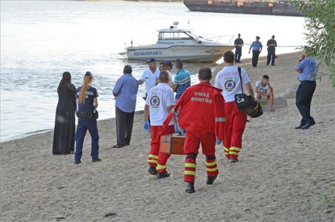 A Dunából kimentett külföldi kisfiú életveszélyes sérüléseket szenvedett, a kislányt még mindig keresik