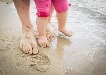 Miért kellene minél többet cipő nélkül sétálnunk a nyáron? - A mezítlábas lét kevésbé ismert hatásai