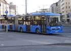 Rendőrt hívott az 55-ös busz sofőrje a kismamára, mert leült gyermekével a járdaszegélyre