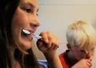 Hogyan tisztítsuk a tejfogakat? Milyen legyen a fogkefe? - A helyes fogmosás lépései
