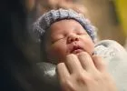 Az újszülött látogatása a kórházban és otthon - 5 ok, amiért érdemes határt szabni neki