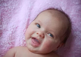Gondot okozhat, ha nem ismerjük fel csecsemőkorban: A lenőtt nyelv tünetei és kezelése