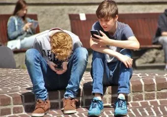 Lakásba zárt generáció - az okostelefonok hatása a tizenévesekre