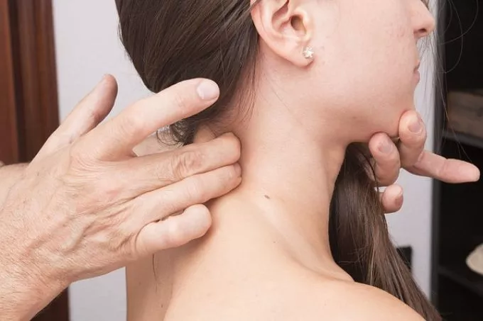 Mi okozhatja a nyakmerevséget?
