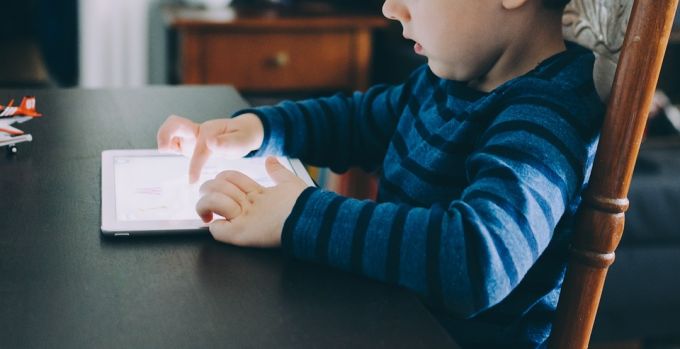 Nyílt levél Mark Zuckerbergnek: szakértők már most betiltanák a Messenger Kids-et Nyílt levél Mark Zuckerbergnek: szakértők már most betiltanák a Messenger Kids-et