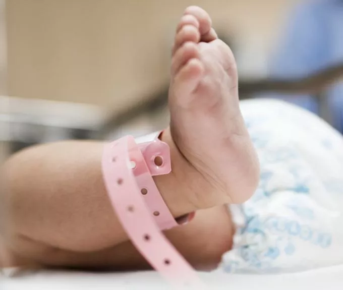 Szülési pózok: Testhelyzetek, amelyek megkönnyíthetik a vajúdást