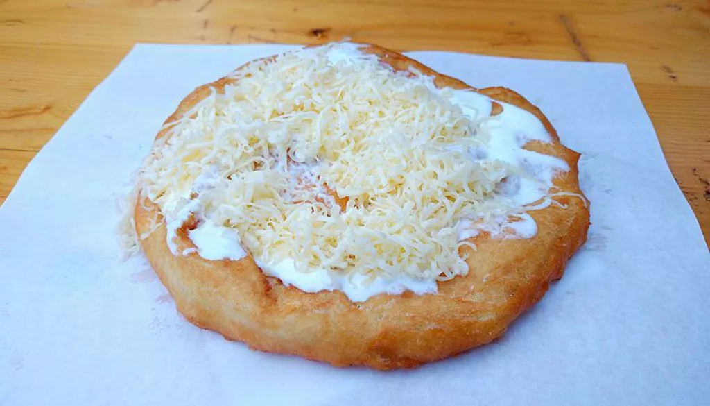 Sajtos-tejfölös lángos lángos recept