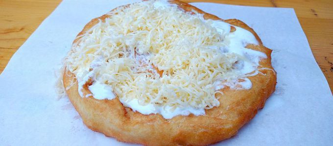 Így készíthetsz kitűnő lángost odahaza, a nagymama receptje alapján! Így készíthetsz kitűnő lángost odahaza, a nagymama receptje alapján!